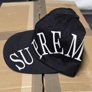 Supreme Side Arc 6-Panel cap